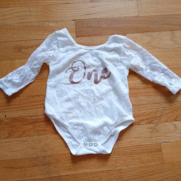 First Birthday Onesie | Lace Sleeve | 100% Cotton | 9–12 Months - Picture 1 of 3